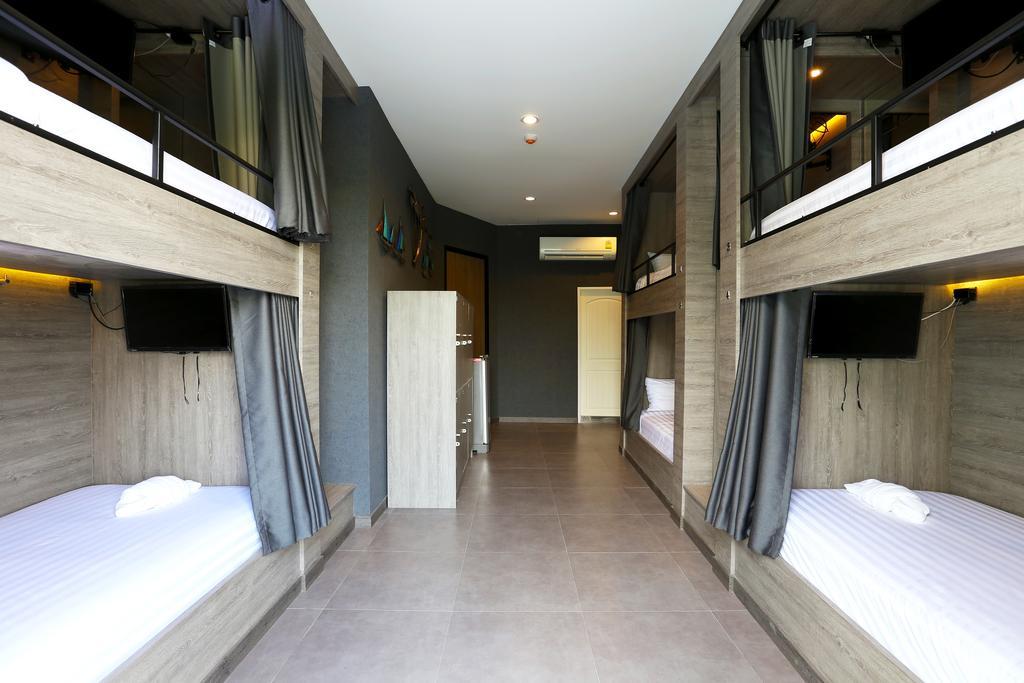 Cama en habitación compartida femenina de 6 camas